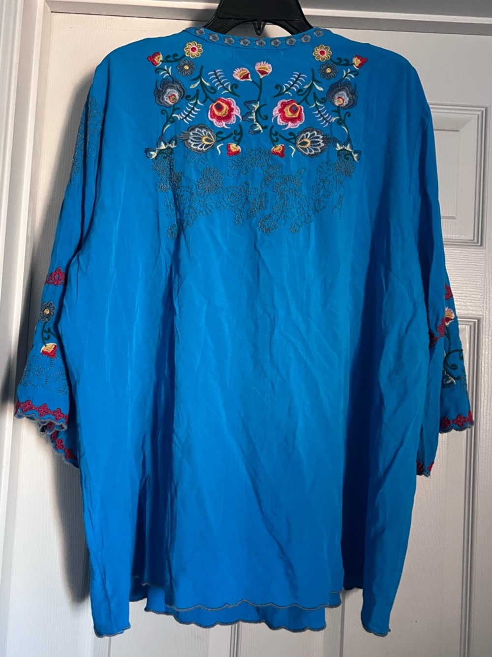 MAKE AN OFFER - ST LAREINA Blue Flowy Embroidered V-Neck Peasant Top - Picture 5 of 5